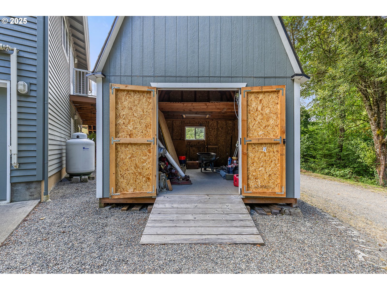 6411 Northwest 291st Street Ridgefield, WA 98642 - Photo 35 of 40 a view of an entrance to house