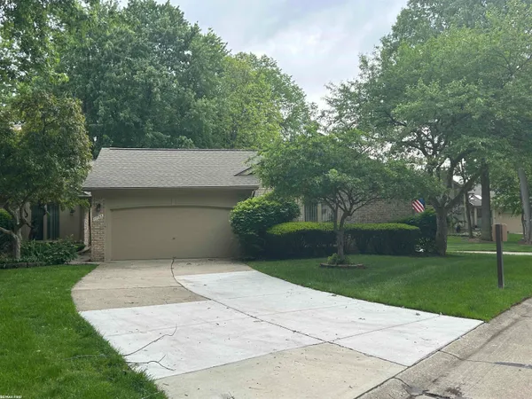$279,900 | 17765 East Kirkwood Drive, Clinton Township, MI 48038