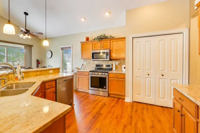 $550,000 | 10055 Wisteria Lane, St. John, IN 46373