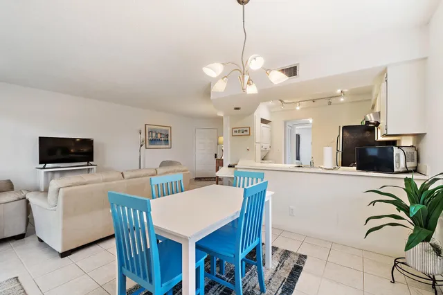 $395,000 | 1605 Highway 1, Unit C401, Jupiter, FL 33477