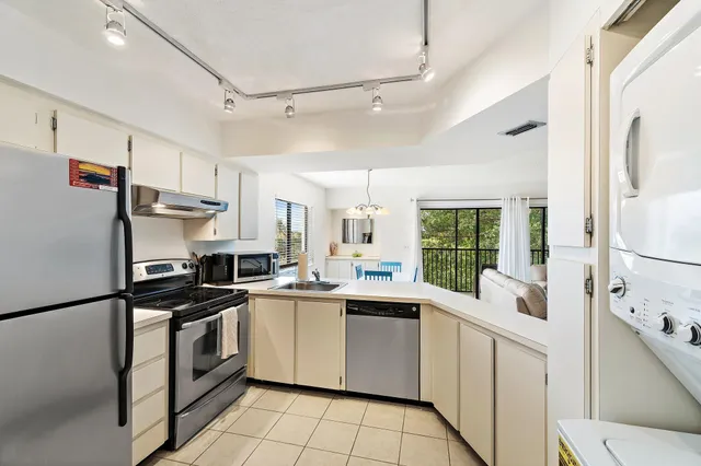 $395,000 | 1605 Highway 1, Unit C401, Jupiter, FL 33477