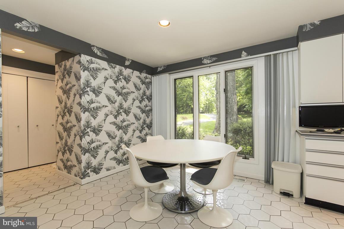 3416 Englemeade Road Pikesville, MD 21208 - Photo 11 of 30 Eating Area