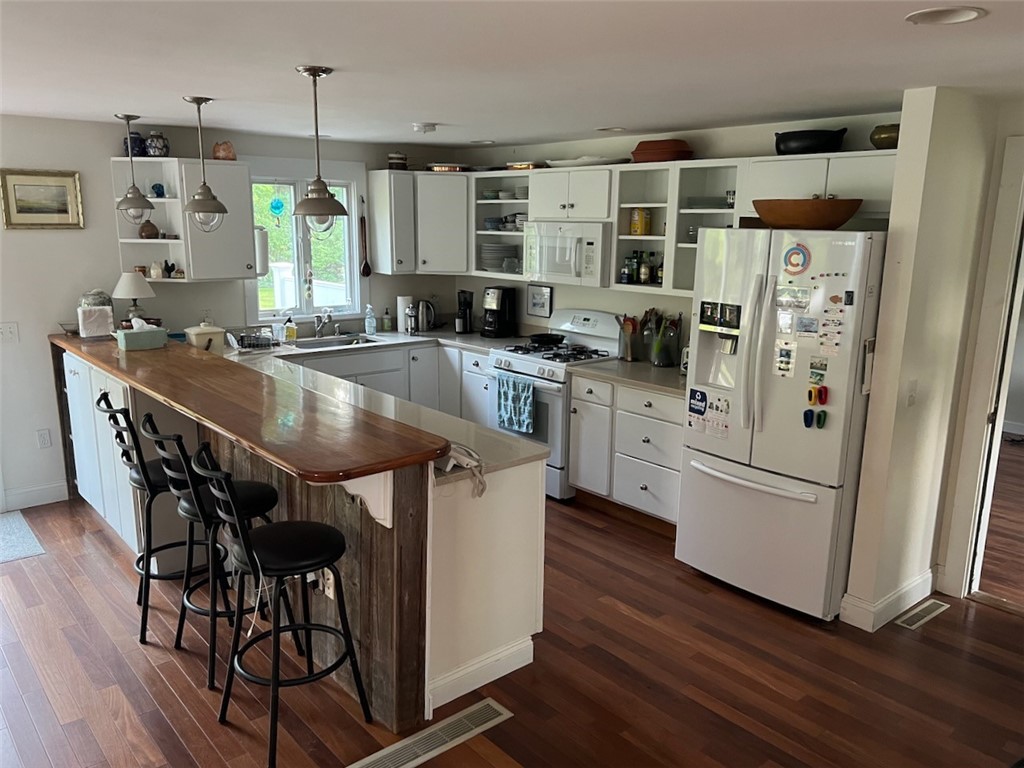 67 High Street Jamestown, RI 02835 - Photo 3 of 11