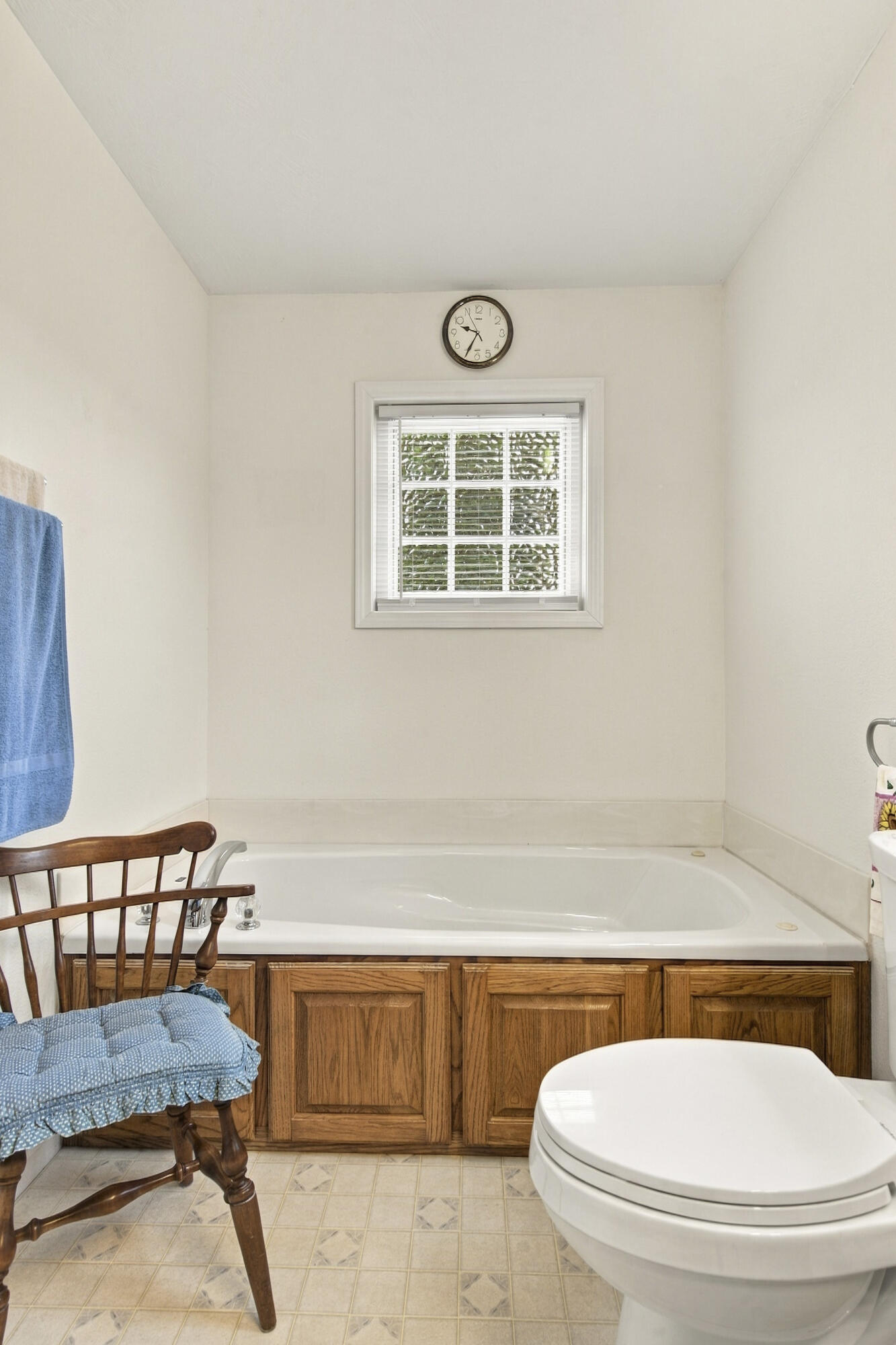 5109 South 163rd Road Bolivar, MO 65613 - Photo 20 of 41 Soaking tub