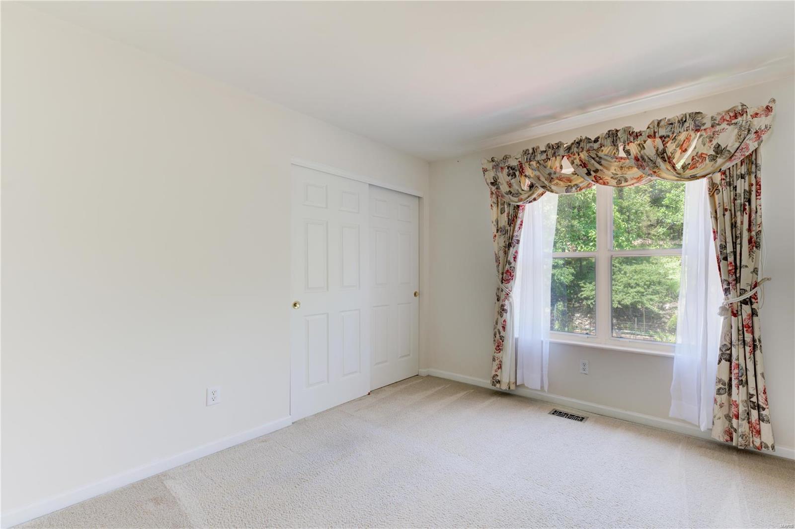 950 Kiefer Trails Drive Ballwin, MO 63021 - Photo 16 of 22