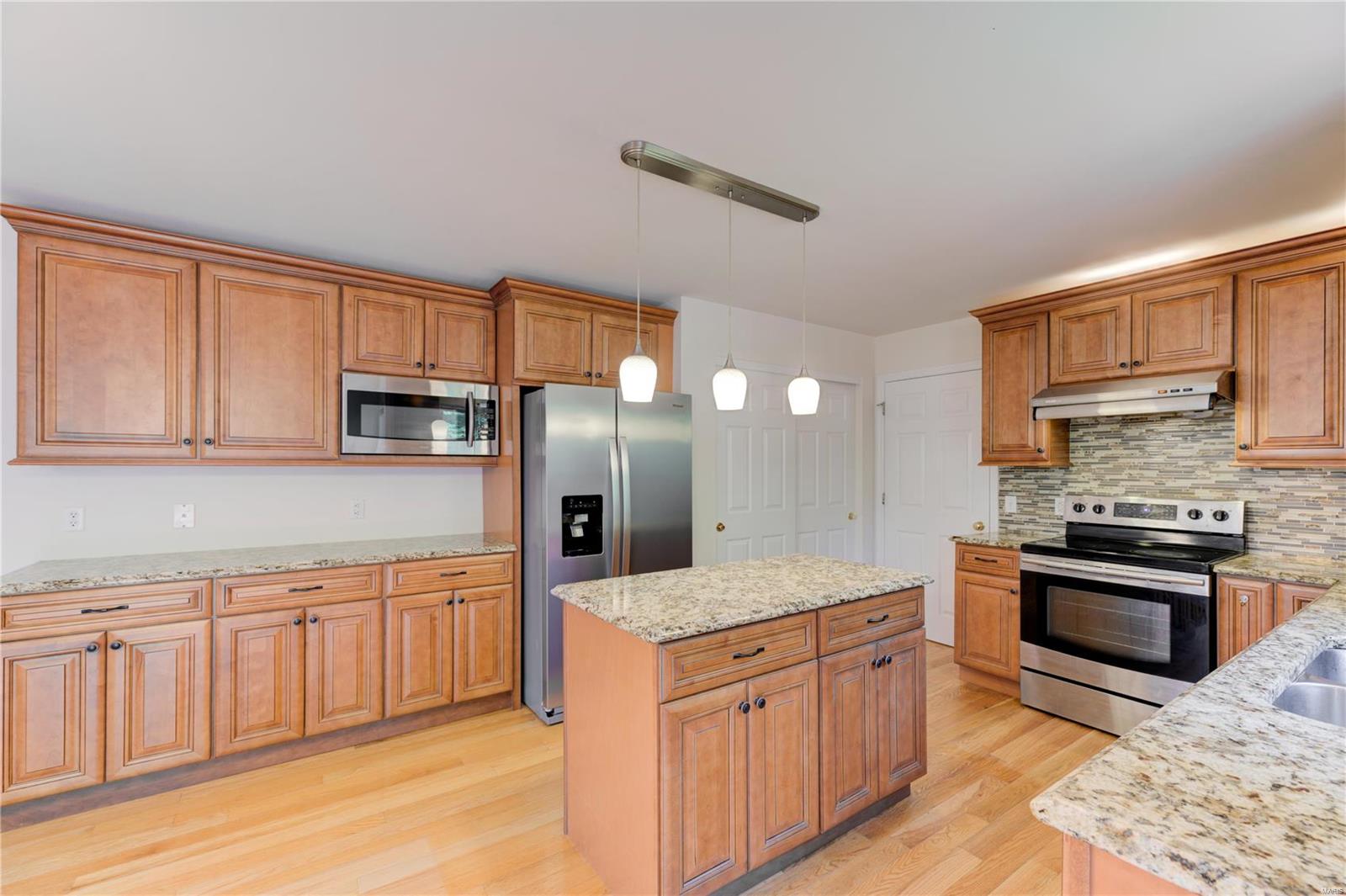 950 Kiefer Trails Drive Ballwin, MO 63021 - Photo 4 of 22