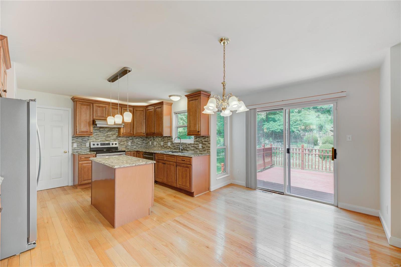 950 Kiefer Trails Drive Ballwin, MO 63021 - Photo 5 of 22