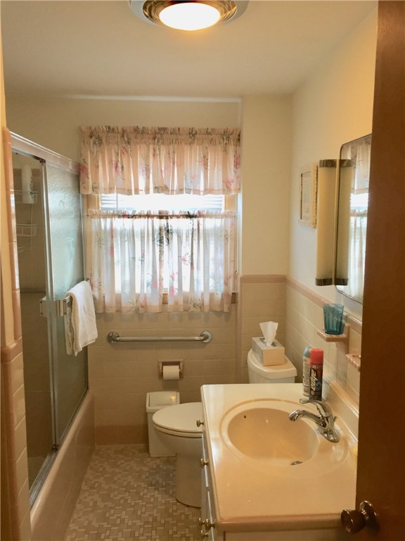 47 Raphael Avenue Providence, RI 02904 - Photo 24 of 35 Gallery Image 24