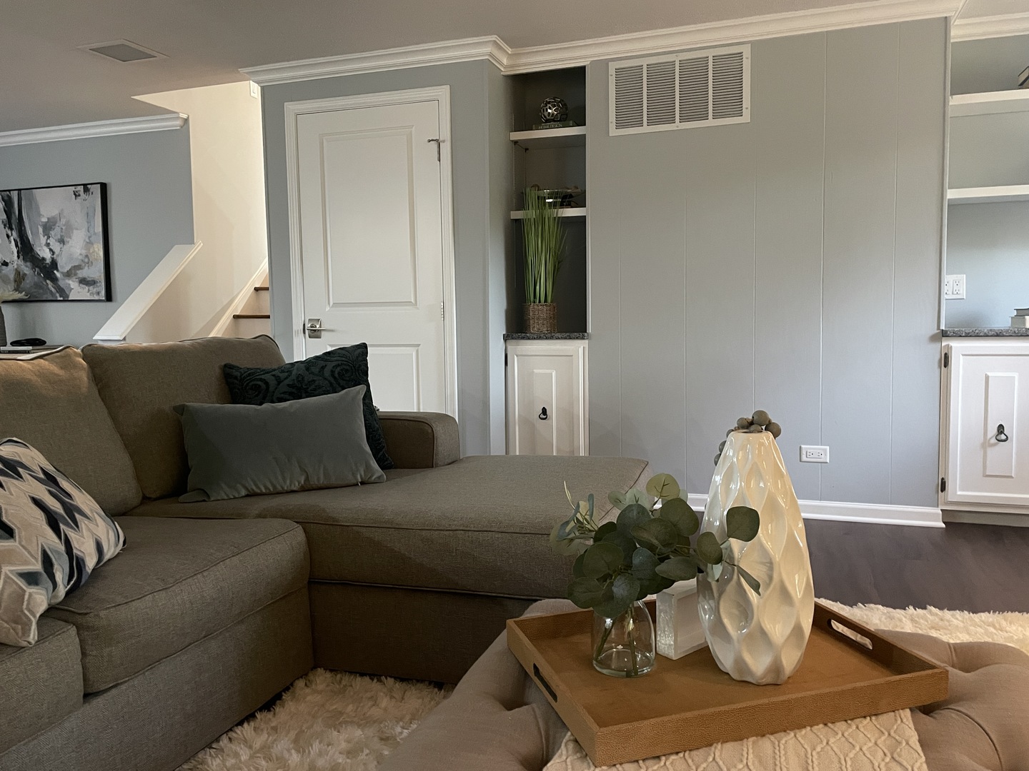 5N430 Oak Road St. Charles, IL 60175 - Photo 20 of 36 a living room with furniture flowerpot and window