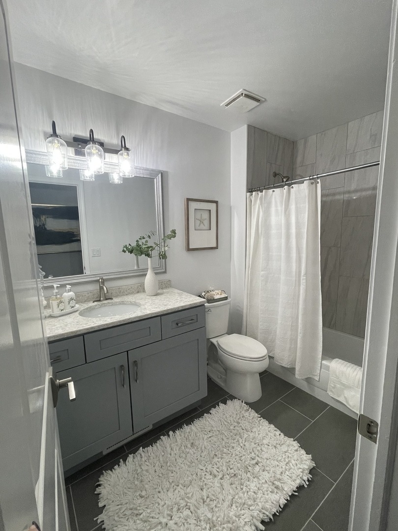 5N430 Oak Road St. Charles, IL 60175 - Photo 28 of 36 a bathroom with a toilet sink and mirror