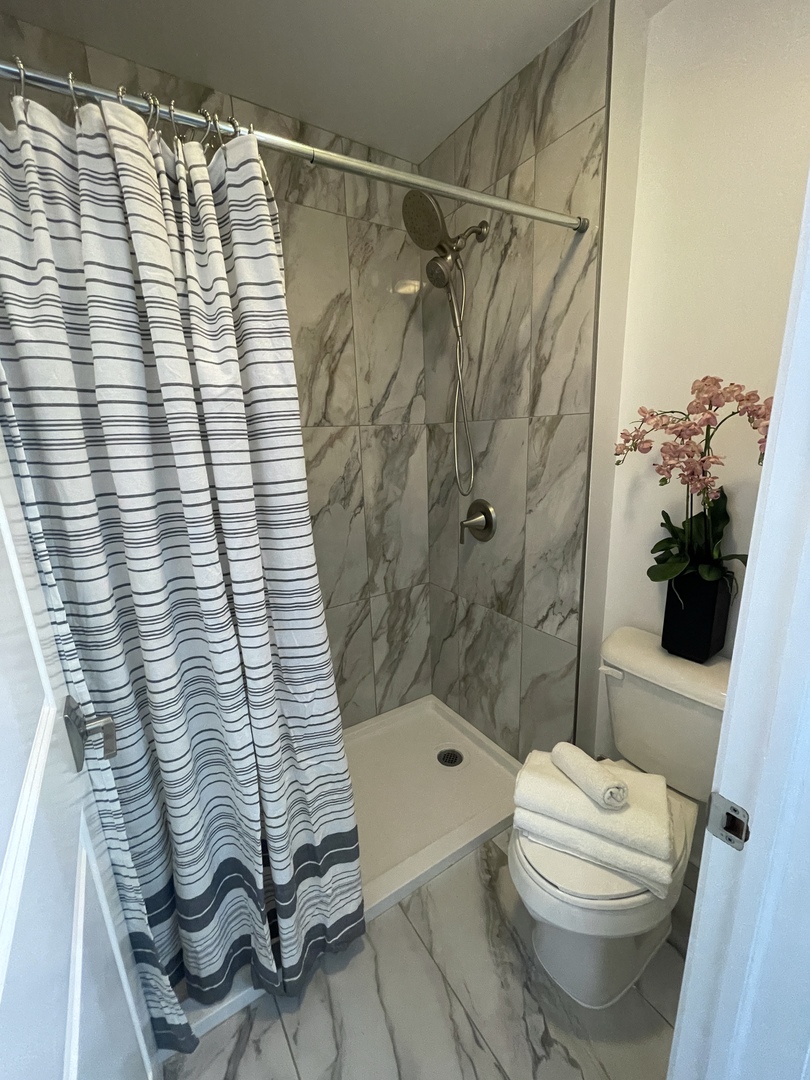 5N430 Oak Road St. Charles, IL 60175 - Photo 30 of 36 a bathroom with a sink and toilet