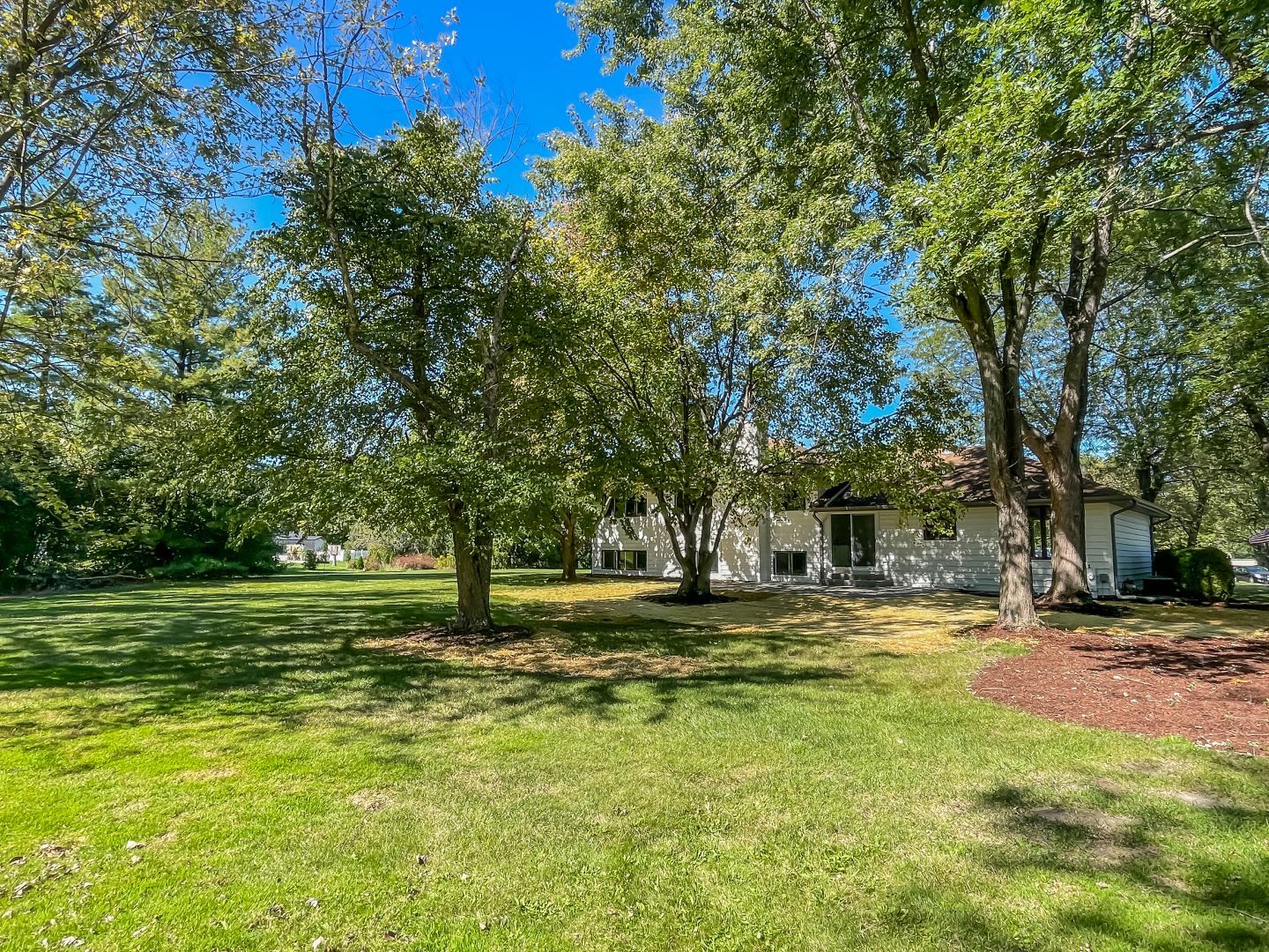 5N430 Oak Road St. Charles, IL 60175 - Photo 35 of 36 a garden view with a fountain