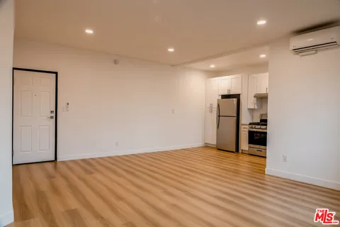 $2,550 | 4521 Hollywood Boulevard, Unit 5, Los Angeles, CA 90027