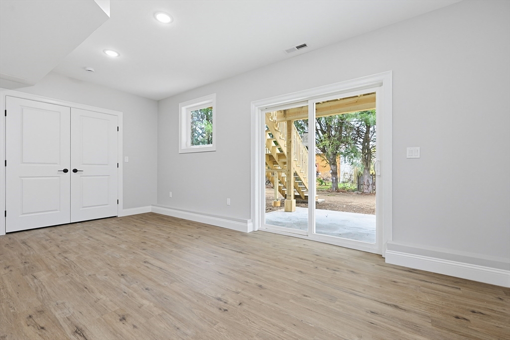 22 Beaumont Road Worcester, MA 01604 - Photo 12 of 42
