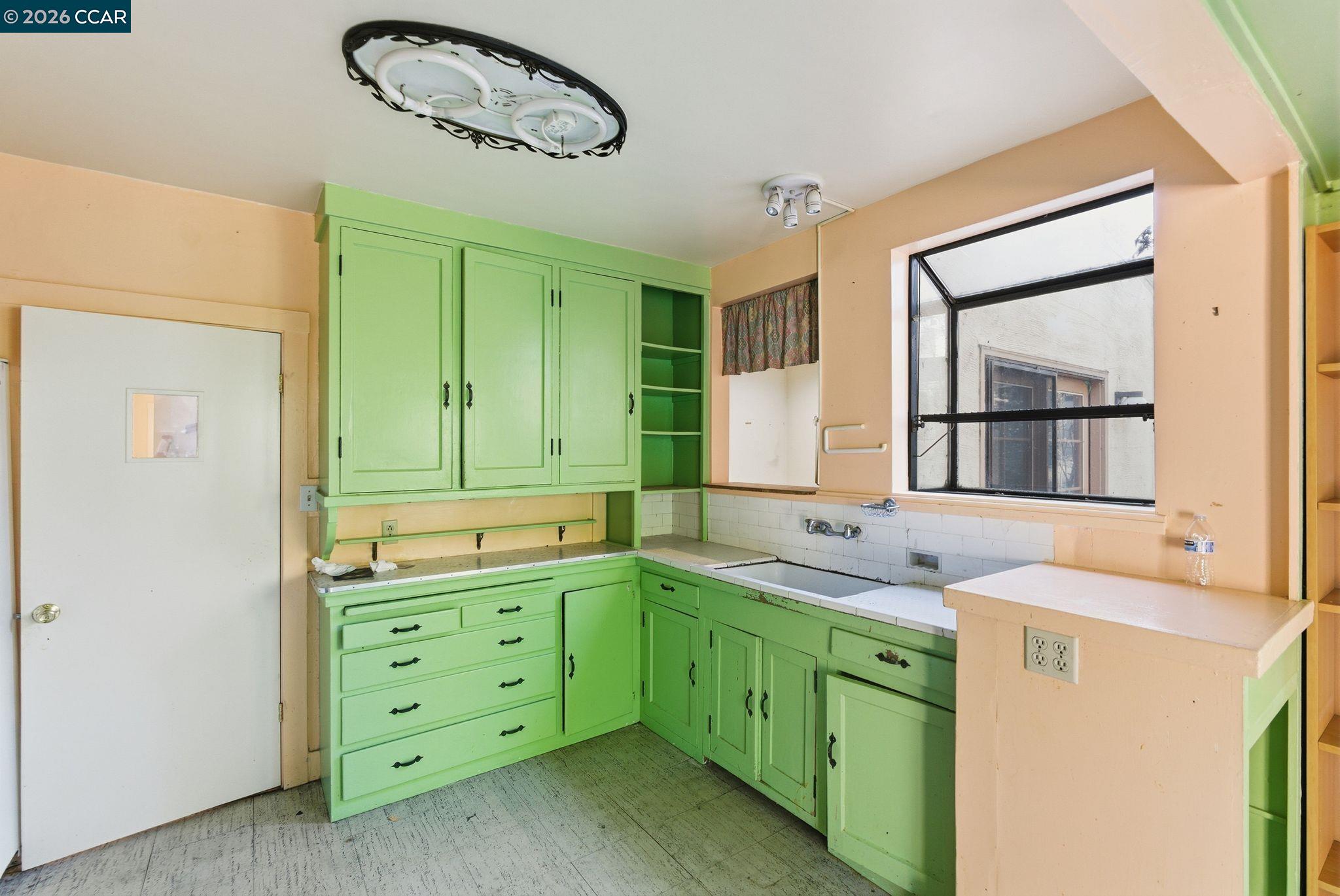 549 Santa Barbara Road Berkeley, CA 94707 - Photo 12 of 42