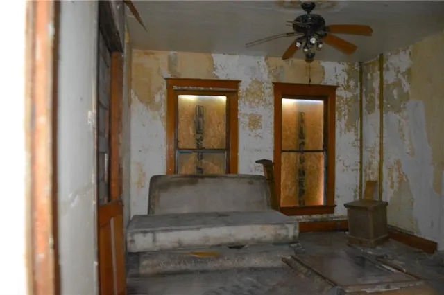 $20,900 | 1021 Southwest Polk Street, Topeka, KS 66612