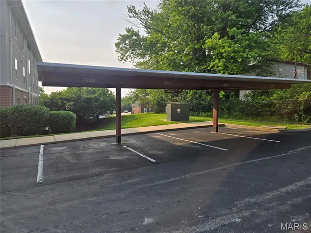 $185,000 | 1505 South Old Highway 94, Unit 205, St. Charles, MO 63303