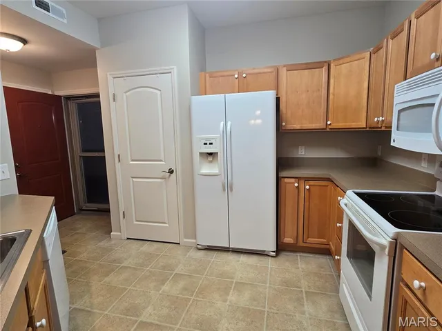 $185,000 | 1505 South Old Highway 94, Unit 205, St. Charles, MO 63303