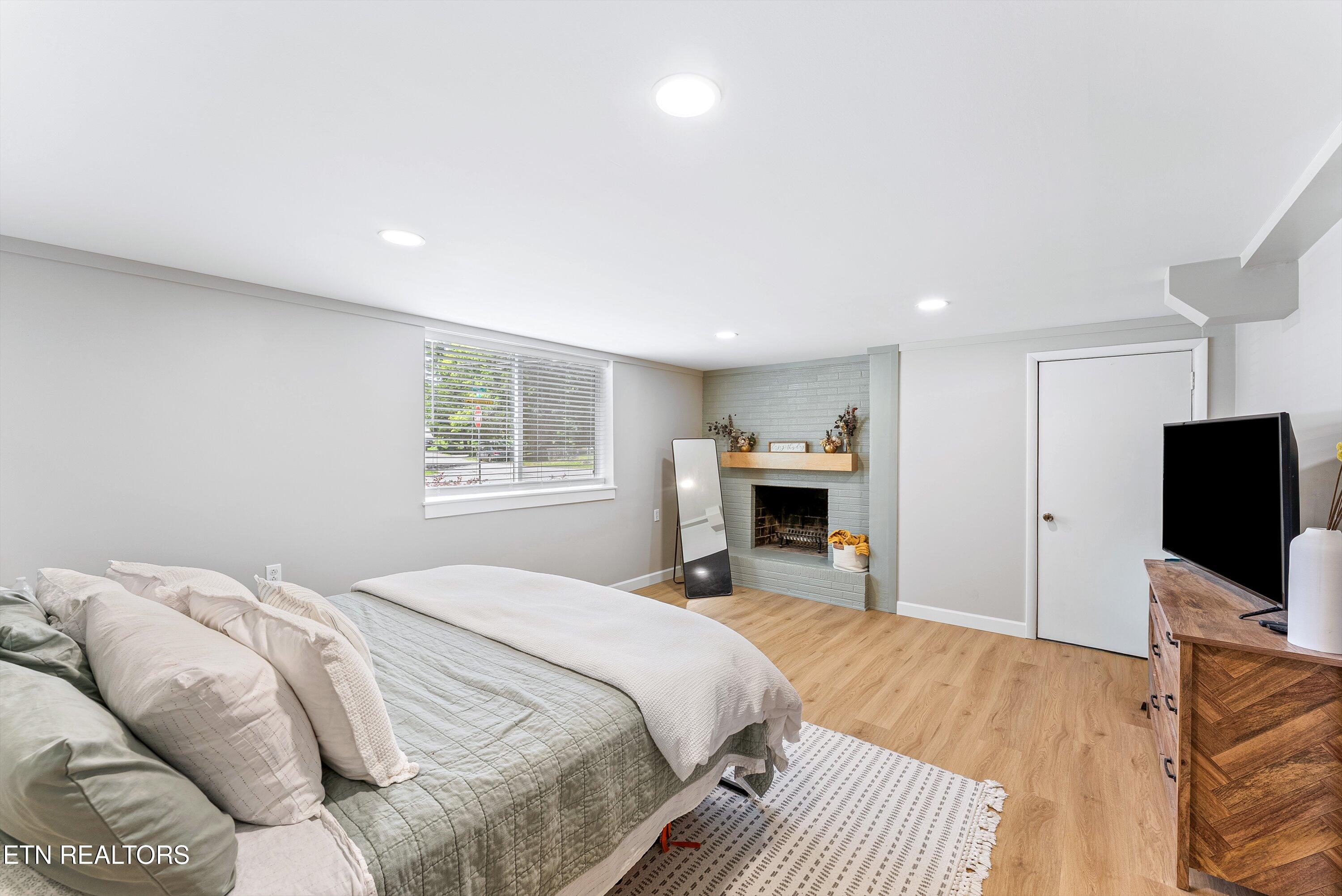 101 Wayne Place Oak Ridge, TN 37830 - Photo 25 of 43 61-Ensuite-Bedroom 4 A1
