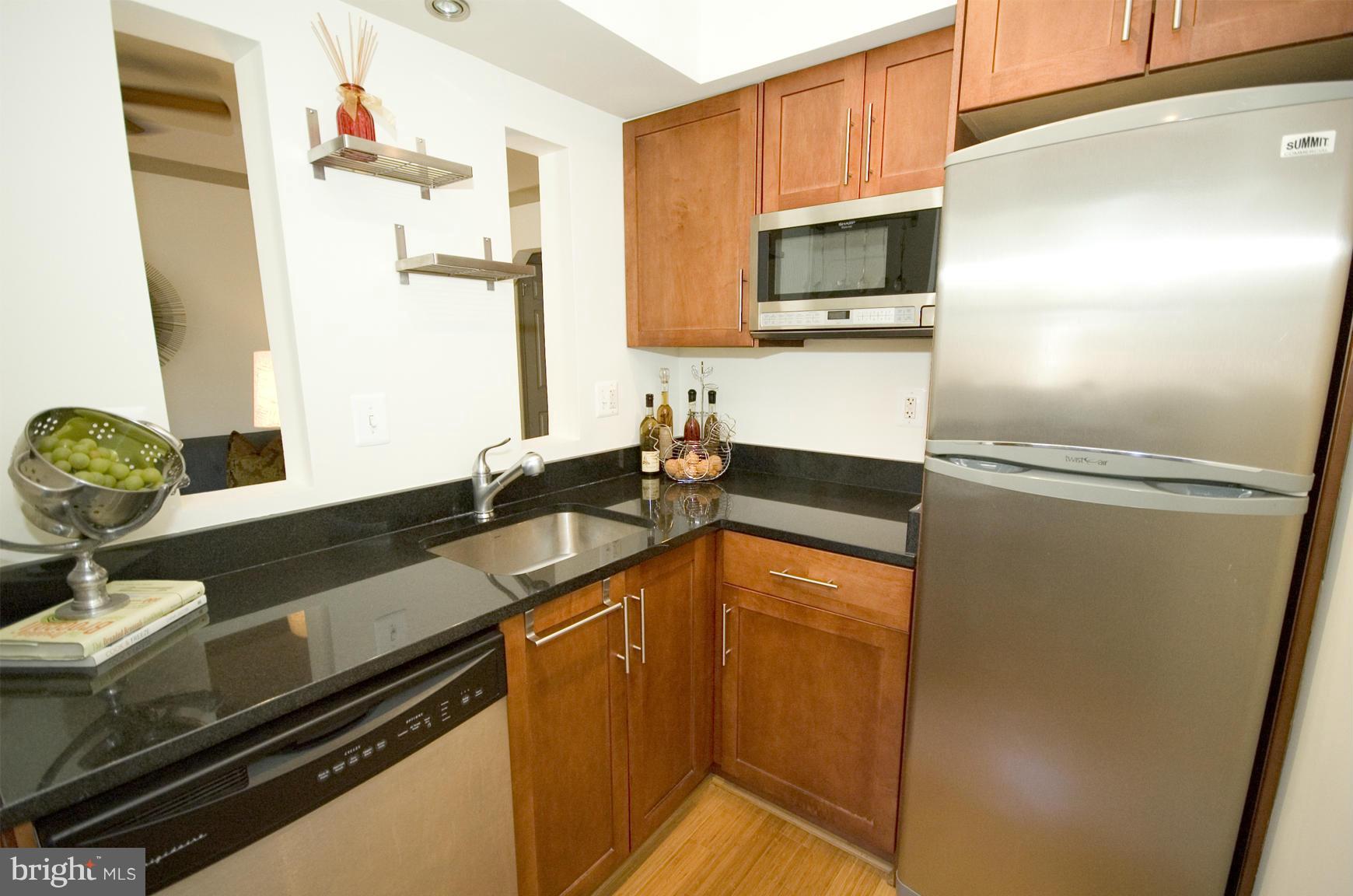 1363 K Street Southeast, Unit 103 Washington, DC 20003 - Photo 9 of 20 Stainless steel appliances