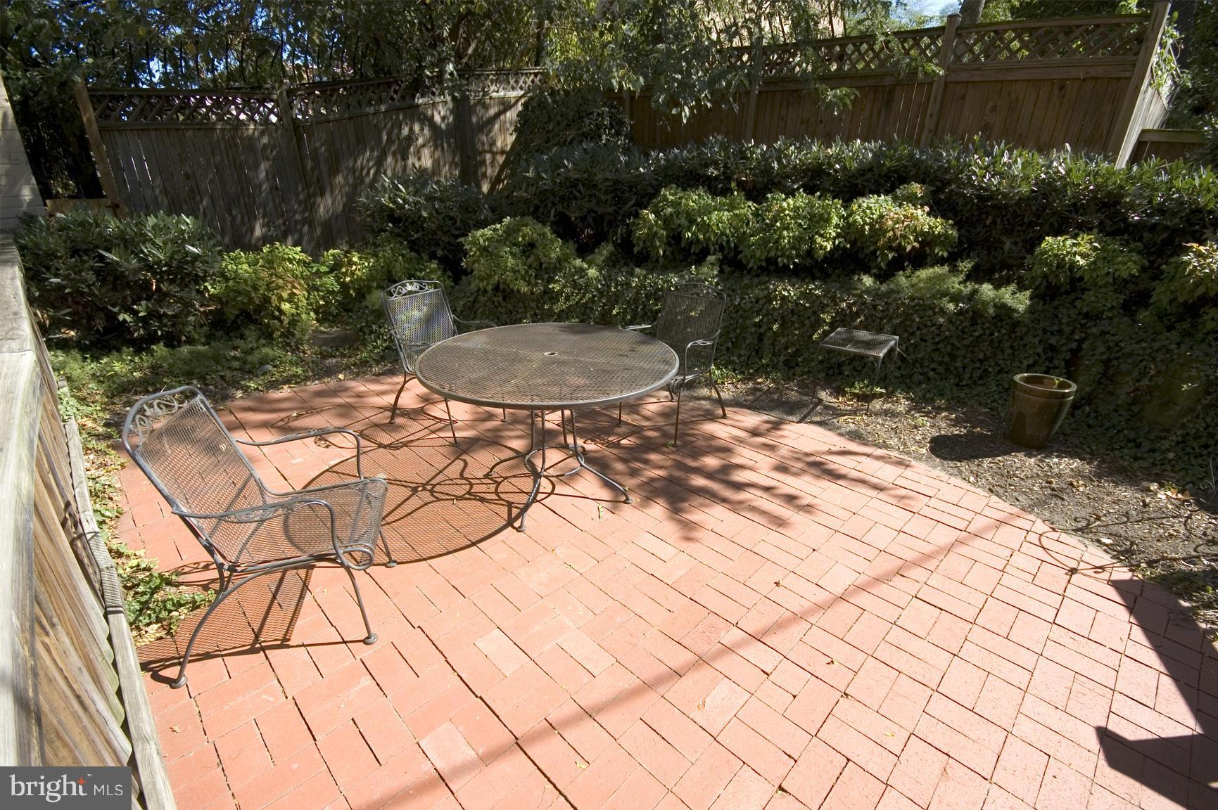 1363 K Street Southeast, Unit 103 Washington, DC 20003 - Photo 17 of 20 Sitting gardens