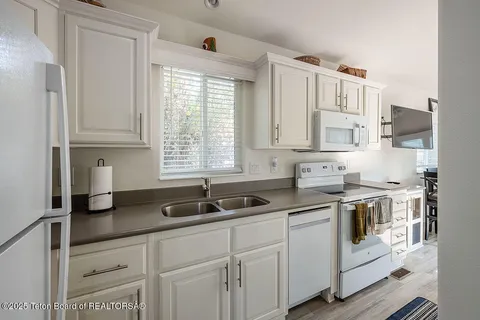 $199,000 | 216 Oxbow Drive, Thayne, WY 83127