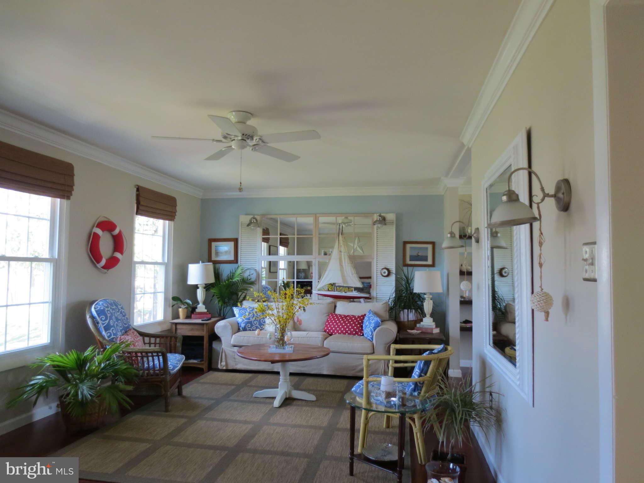 17313 Fletchall Road Poolesville, MD 20837 - Photo 4 of 20 Living Room