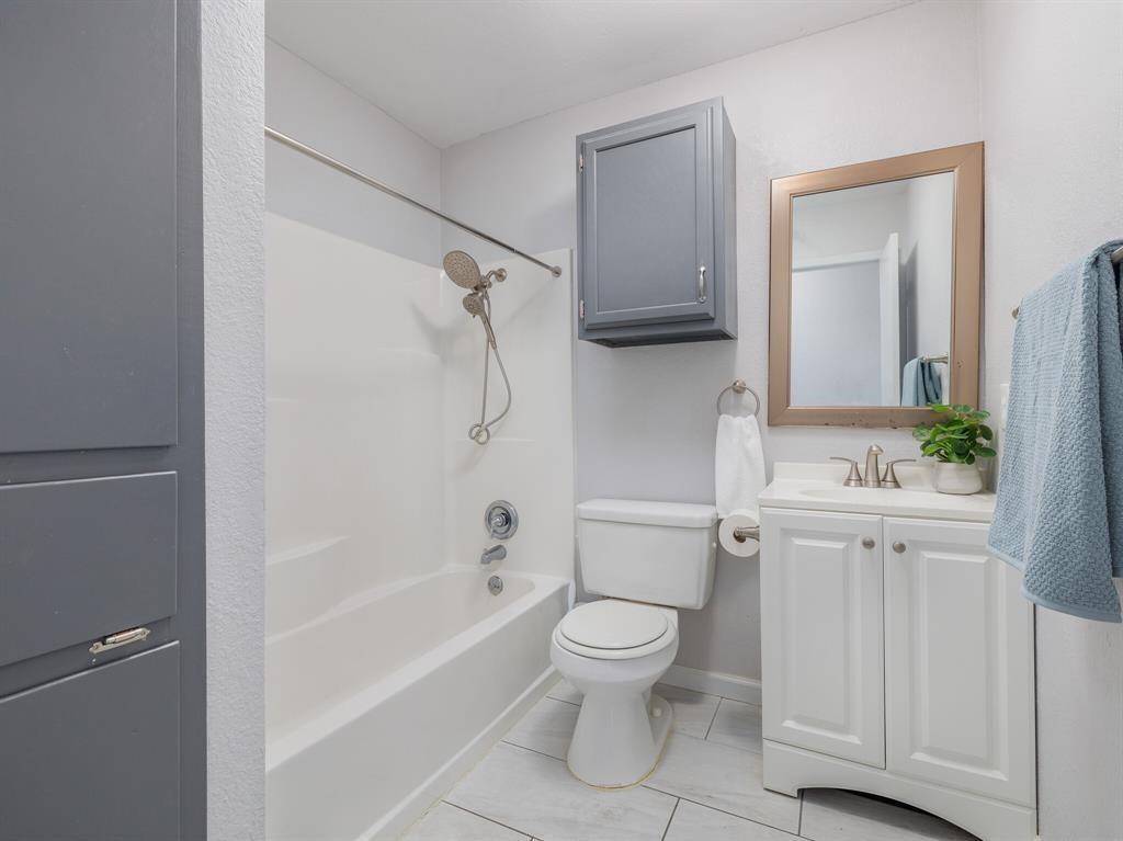 3004 Speedway, Unit 6 Austin, TX 78705 - Photo 15 of 25 a bathroom with a toilet a sink and bathtub