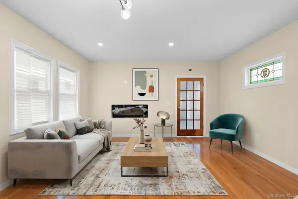 $879,000 | 225-31 106th Avenue | Queens Village