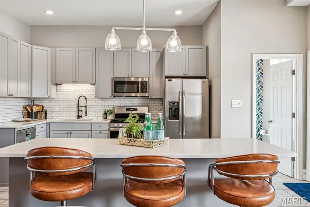 $435,000 | 2354 Louisiana Avenue, St. Louis, MO 63104