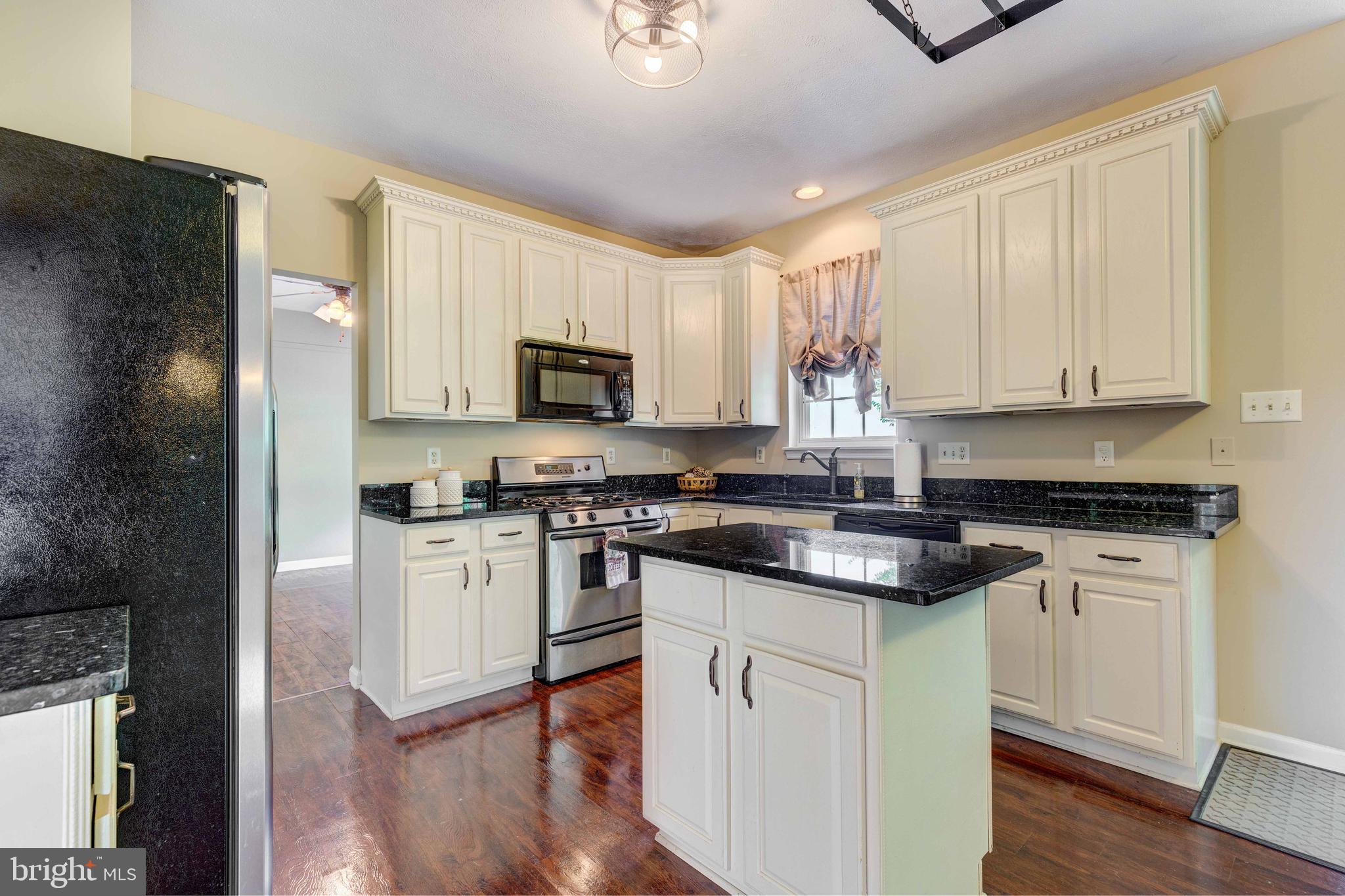 1193 Larkspur Road Westminster, MD 21157 - Photo 16 of 42 Island