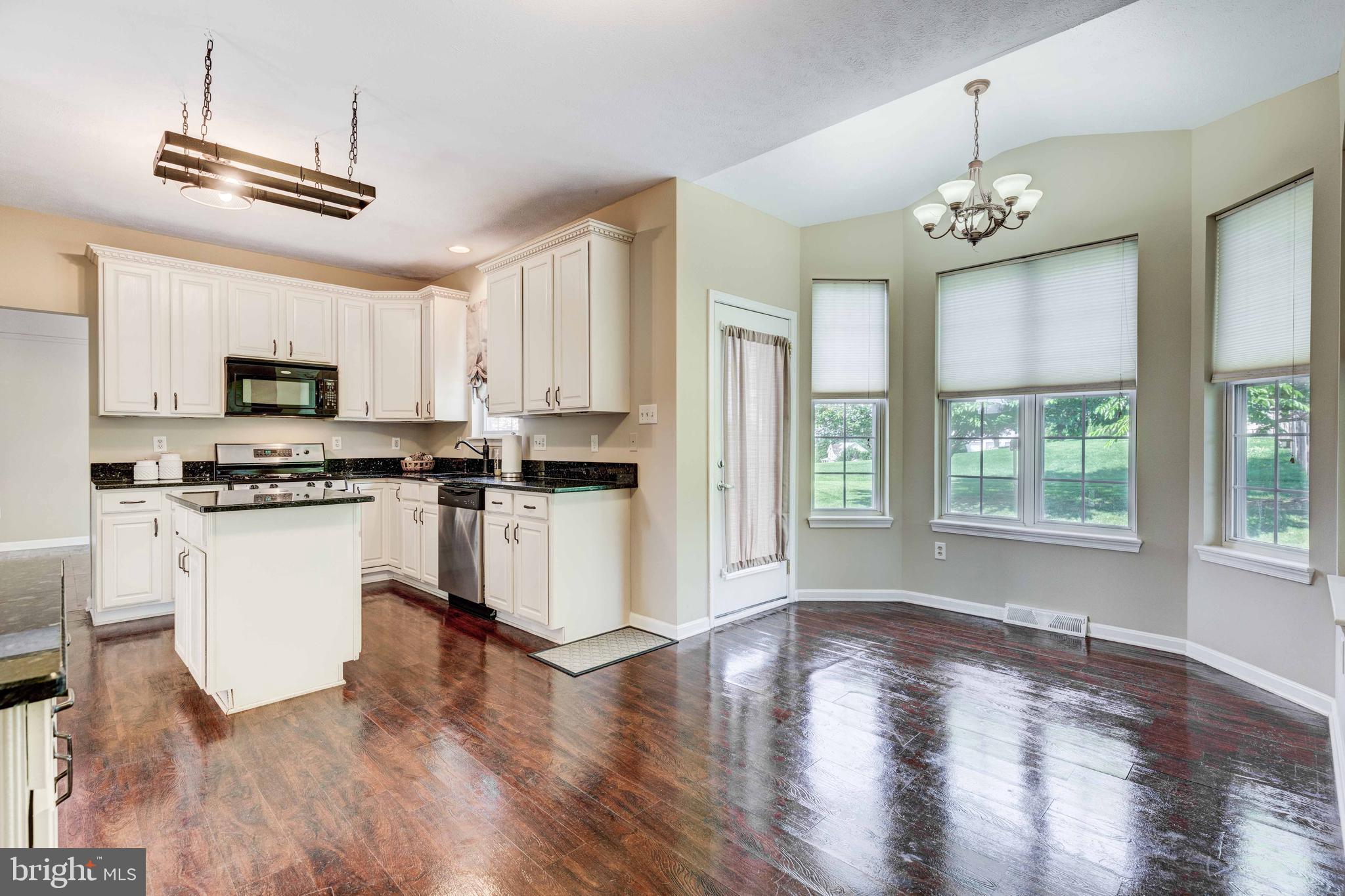 1193 Larkspur Road Westminster, MD 21157 - Photo 18 of 42 Breakfast table space with bump outs