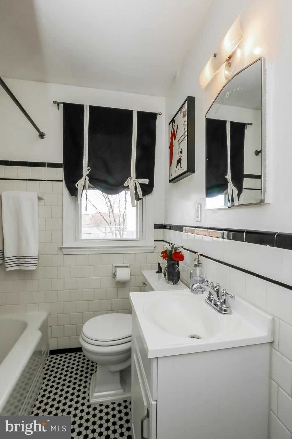 5557 Gayland Road Baltimore, MD 21227 - Photo 24 of 30 Bath