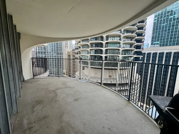 $1,950 | 300 North State Street, Unit 2125, Chicago, IL 60654