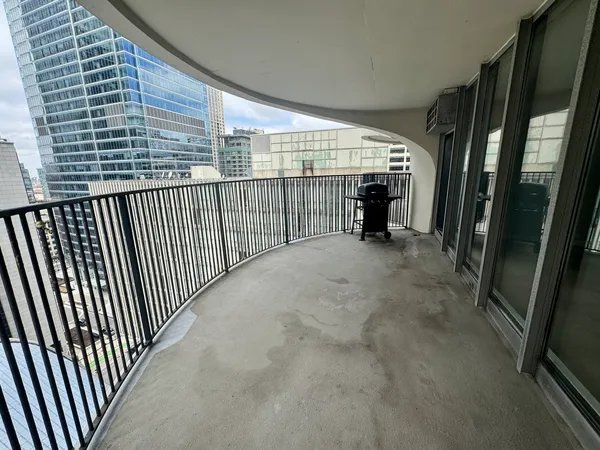 $1,950 | 300 North State Street, Unit 2125, Chicago, IL 60654