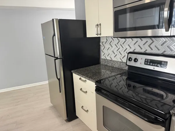 $1,950 | 300 North State Street, Unit 2125, Chicago, IL 60654