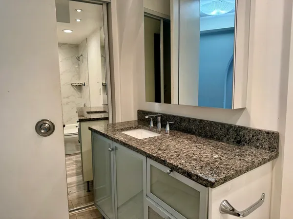 $1,950 | 300 North State Street, Unit 2125, Chicago, IL 60654