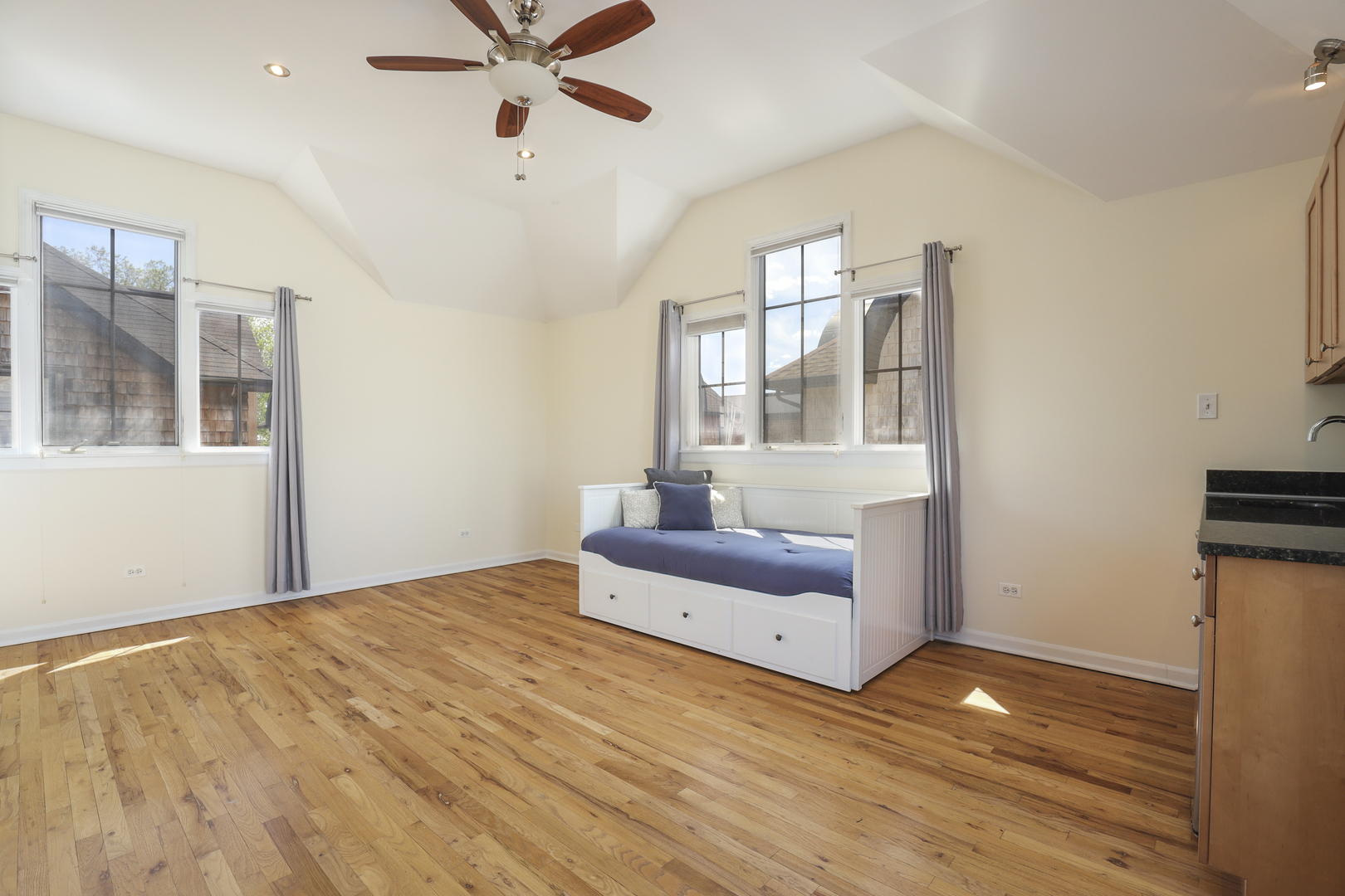 1029 Baldwin Lane Oak Park, IL 60302 - Photo 29 of 38