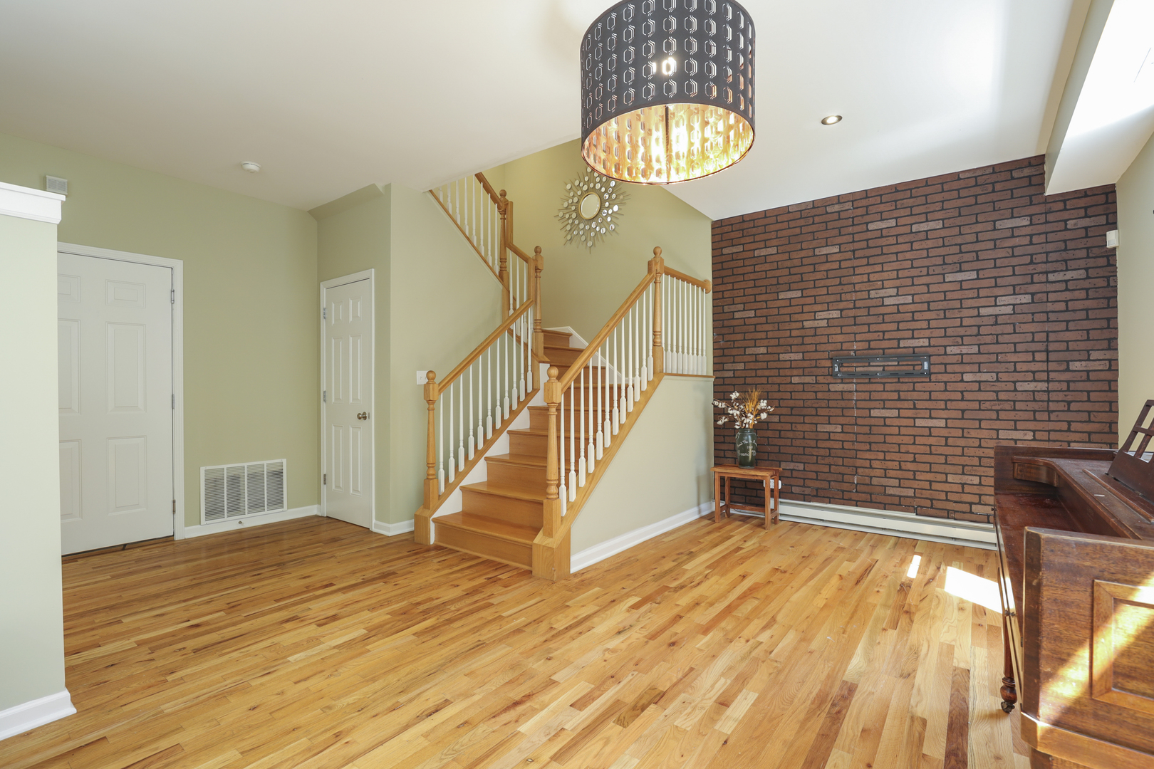 1029 Baldwin Lane Oak Park, IL 60302 - Photo 6 of 38