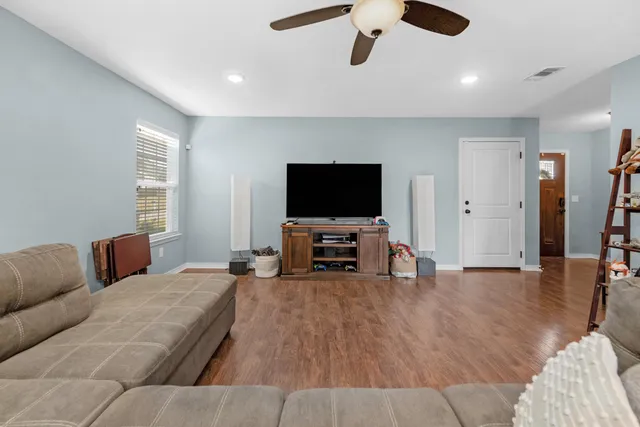 $299,998 | 416 Eisenhower Drive, Crestview, FL 32539