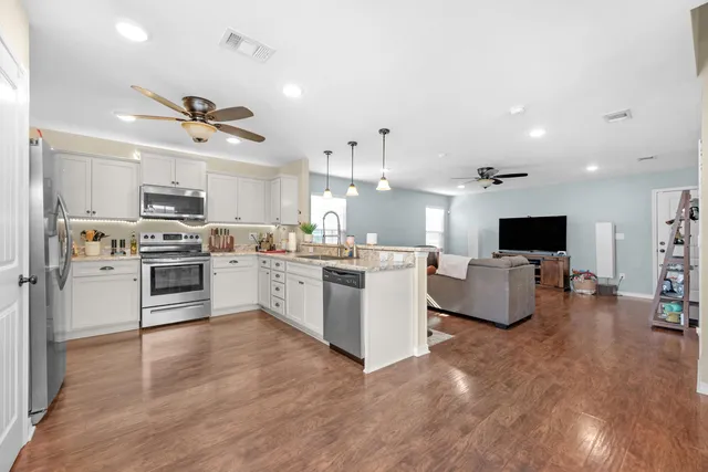 $299,998 | 416 Eisenhower Drive, Crestview, FL 32539