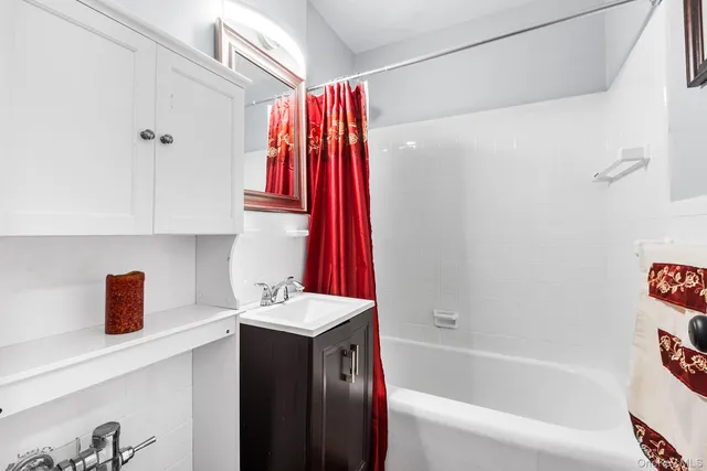 $399,000 | 525 West 235th Street, Unit 7E | Central Riverdale