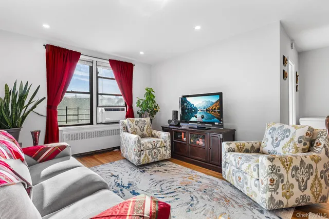 $399,000 | 525 West 235th Street, Unit 7E | Central Riverdale