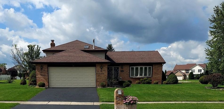 30 Red Barn Road Matteson, IL 60443 - Photo 1 of 34 a front view of a house with a yard