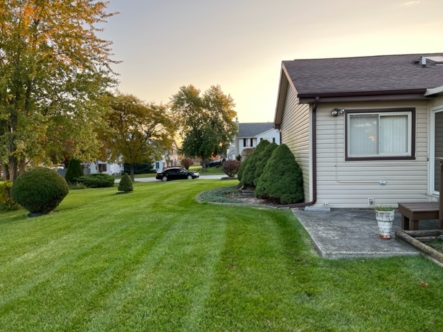 30 Red Barn Road Matteson, IL 60443 - Photo 18 of 34 a house view with a garden space
