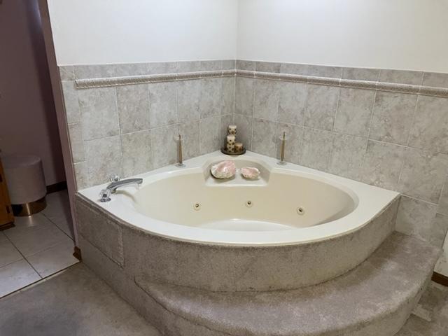 30 Red Barn Road Matteson, IL 60443 - Photo 21 of 34 a white bath tub sitting in a bathroom