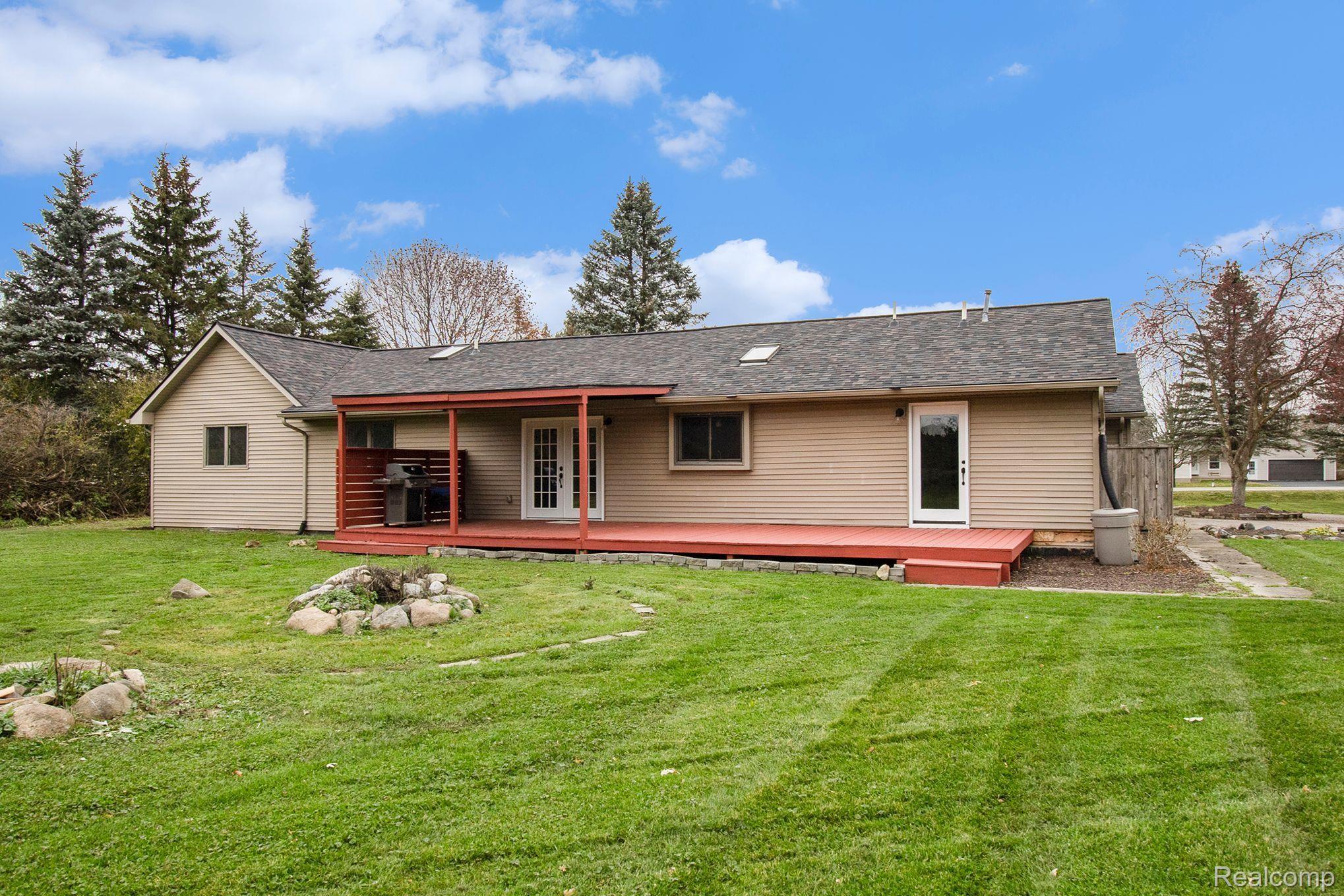 10330 East Potter Road Davison, MI 48423 - Photo 37 of 45 New deck