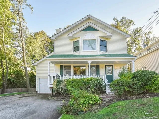 $995,000 | 14 Hillcrest Street, Huntington, NY 11743