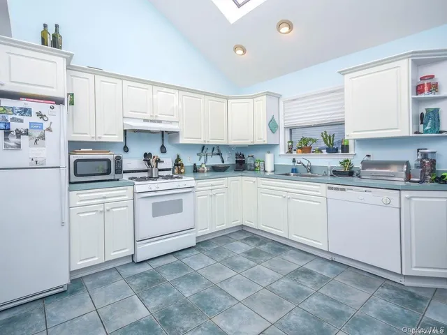 $995,000 | 14 Hillcrest Street, Huntington, NY 11743