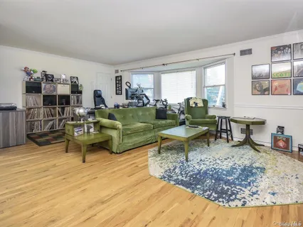 $995,000 | 14 Hillcrest Street, Huntington, NY 11743